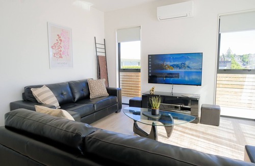 Howick House | Trendy Urban Howick Town House | Wi-Fi & Netflix