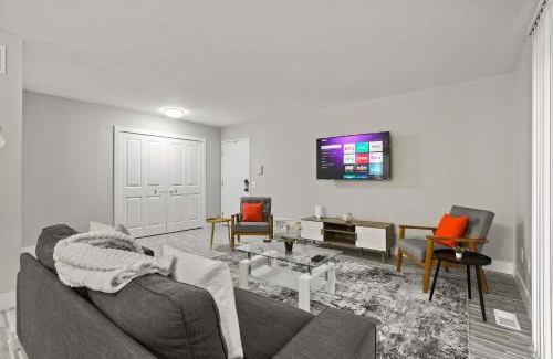 Rochester Apartment | Trendy & Vibrant Unit City Experience