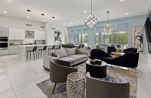 Loughman House | Trendy Villa w/Music Studio, B-Ball Themed BR, Arcade & Theater, Mins to Disney