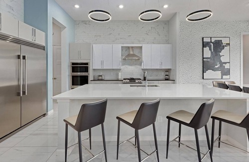 Loughman House | Trendy Villa w/Music Studio, B-Ball Themed BR, Arcade & Theater, Mins to Disney