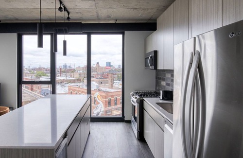 Near West Side Apartment | Trendy West Loop 2BR w/Lounge & Pool, nr Union Park, by Blueground