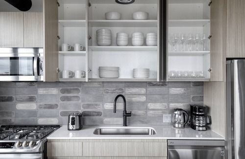 Near West Side Apartment | Trendy West Loop 2BR w/Lounge & Pool, nr Union Park, by Blueground