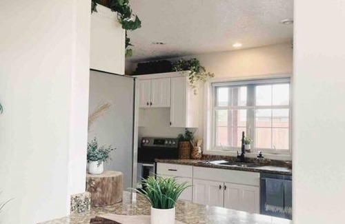 Salem House | Trendy Willamette Valley Home - Great Location! Pet Friendly Outdoor Pizza Oven