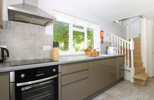 Wadebridge Cottage | TRENOUTH COTTAGE, pet friendly, with a garden in Padstow