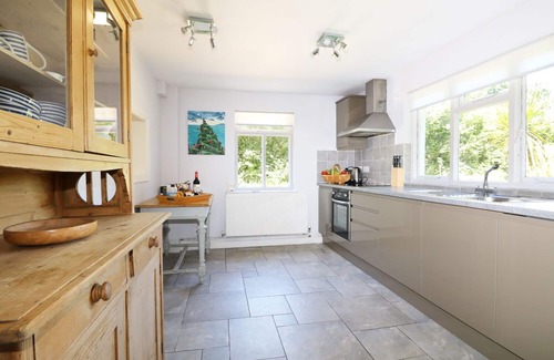 Wadebridge Cottage | TRENOUTH COTTAGE, pet friendly, with a garden in Padstow