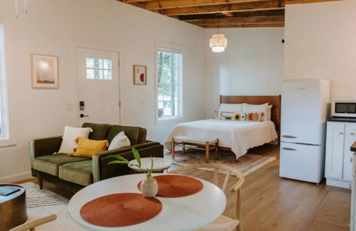 Flag Pond Cabin | Trent Treehouse Unit 7- Not Pet Friendly - Glamping Retro