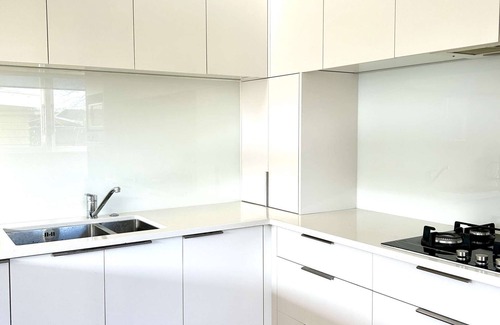 Blenheim Apartment | Tresco Apartments: Luxury 2 Bedroom Apartment with Garden View
