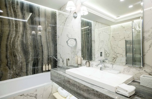 Timisoara Hotel | Tresor Le Palais Timisoara, Curio Collection By Hilton