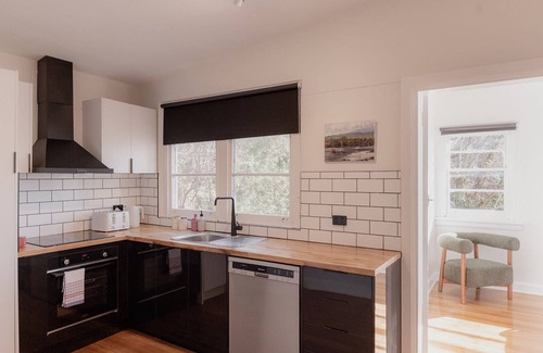 Trevallyn Apartment | Trevallyn Retreat with River Views