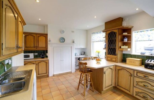Polzeath House | Trevarthian - A stunning holiday home overlooking Polzeath beach,sleeps 8 + dogs