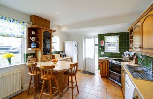 Polzeath House | Trevarthian - A stunning holiday home overlooking Polzeath beach,sleeps 8 + dogs