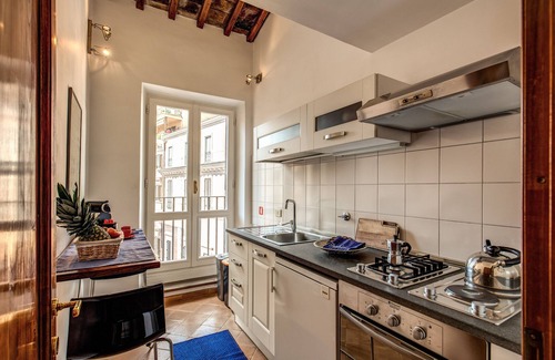 Rione II Trevi Apartment | Trevi Slideshow Apartment by the Trevi Fountain