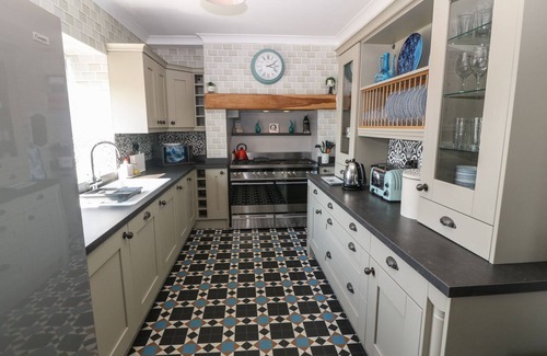 Caergeiliog House | TREWAN HOUSE, pet friendly, character holiday cottage in Rhosneigr