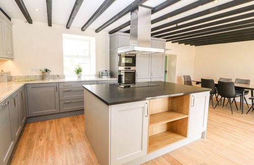 Mynytho Cottage | TREWEN, pet friendly, with open fire in Sarn Meyllteyrn