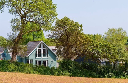 St Austell Cottage | Trewhiddle Villa 8 - a trewhiddle that sleeps 6 guests in 3 bedrooms