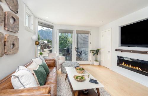 Telluride House | Tri-level condo, close to Coonskin Lift!