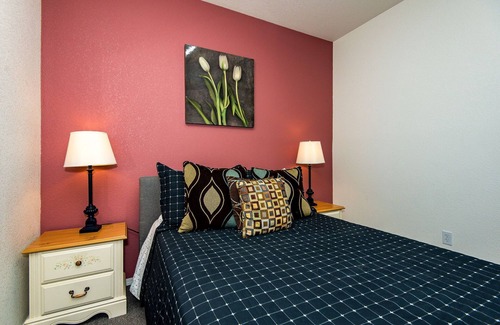 Fort Mohave House | Tri-State Executive 3-B Suite, free parking onsite