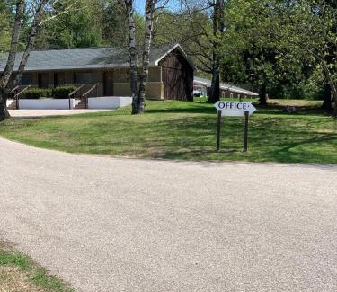 West Branch Hotel | Tri Terrace Motel