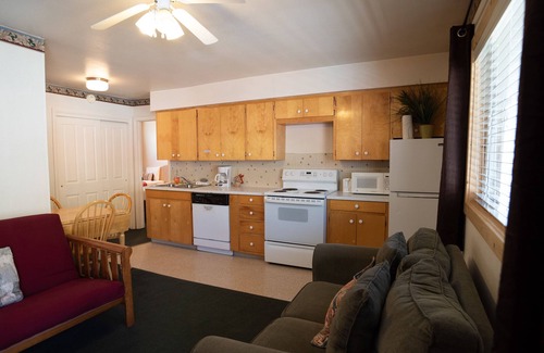 Silverton Hotel | Triangle Motel
