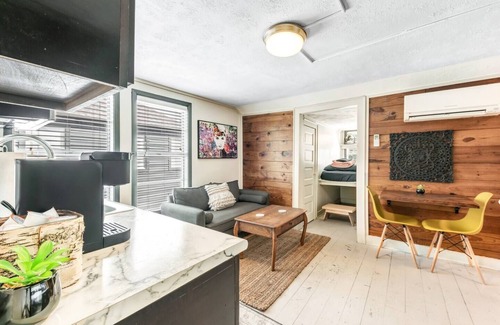 College Station Apartment | Tribeca: So Fun! Walk to A&M, Comfy King Beds