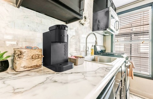 College Station Apartment | Tribeca: So Fun! Walk to A&M, Comfy King Beds