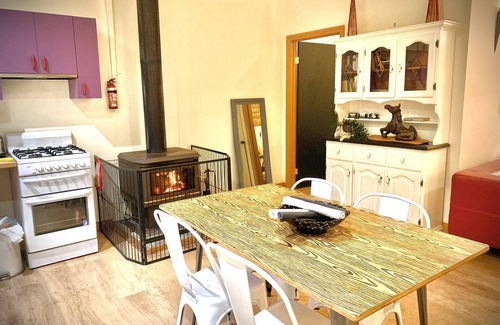 Cockatoo Cottage | Trickle Hill - enjoy bush, wine and relaxation on a hidden farm