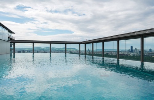 Erdberg Apartment | TrIIIple 7Heaven Amazing View on top floor with rooftop pool - free parking