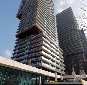 Erdberg Apartment | Triiiple Suites Level 21 mit Balkon und Tiefgarage