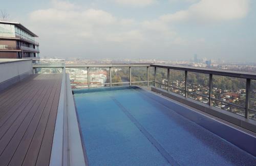 Erdberg Apartment | Triiiple Suites Level 21 mit Balkon und Tiefgarage