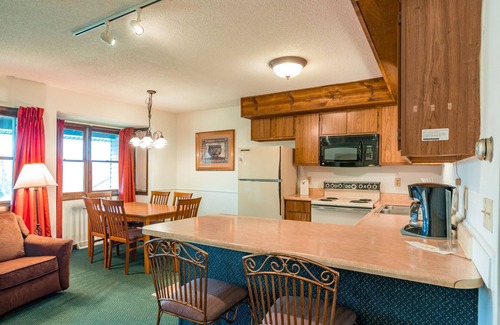 DuBois Condo | Trilevel 2 Bedroom Condo in Lakeside Resort Community (1 Queen & 2 Twin Beds)