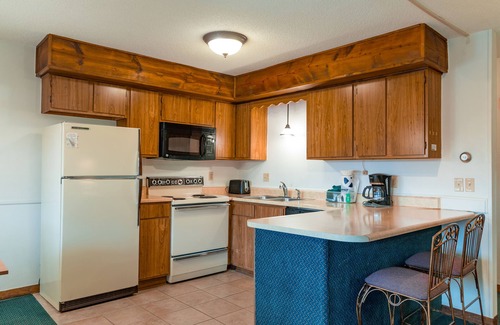 DuBois Condo | Trilevel 2 Bedroom Condo in Lakeside Resort Community (1 Queen & 2 Twin Beds)