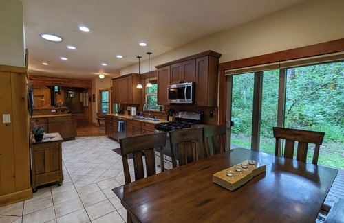 Paradise Estates Cabin | Trillium Lodge+Mountain Studio Sleeps 10! Includes HOT TUB+Sauna+EV Charger+WIFI