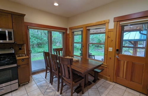 Paradise Estates Cabin | Trillium Lodge+Mountain Studio Sleeps 10! Includes HOT TUB+Sauna+EV Charger+WIFI