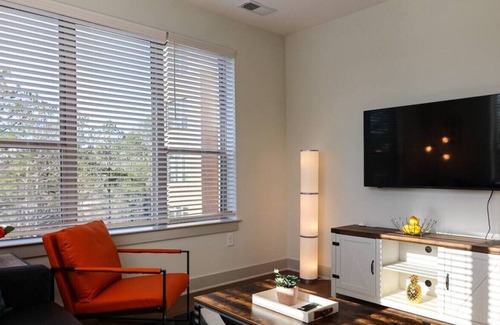 Chapel Hill Apartment | Trilogy 207 · Luxury 1 BR apt | Sleep 4 w/Gym& Pool Chapel Hill*