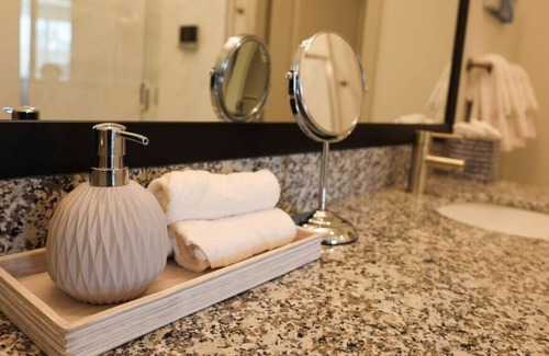 Chapel Hill Apartment | Trilogy 207 · Luxury 1 BR apt | Sleep 4 w/Gym& Pool Chapel Hill*