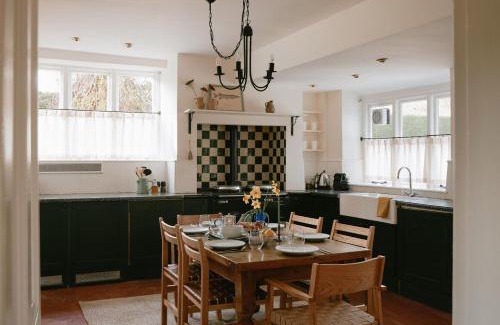 Cirencester House | Trinity Farmhouse - Stunning House & Gardens!