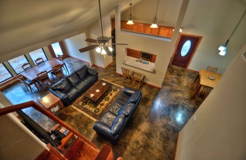Hillsboro Cabin | Trinity Trails: Cedar Springs Cabin on 6 private acres on Lake Aquilla