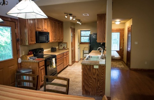 Hillsboro Cabin | Trinity Trails: Lone Star Cabin in 6 acres on Lake Aquilla
