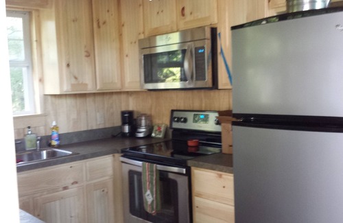 Hillsboro Cabin | Trinity Trails: New,Secluded,Quiet,Small Cabin Short Trail Walk to Lake Aquilla
