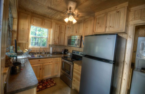 Hillsboro Cabin | Trinity Trails: New,Secluded,Quiet,Small Cabin Short Trail Walk to Lake Aquilla
