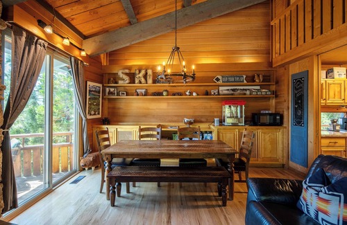 Lake Forest House | Trinity Tree House- Hot Tub- SKi Bum Stop/SAUNA