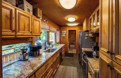 Lake Forest House | Trinity Tree House- Hot Tub- SKi Bum Stop/SAUNA