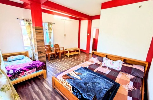 Bomdila Bed & Breakfast | TRIPLE BED DELUXE ROOM
