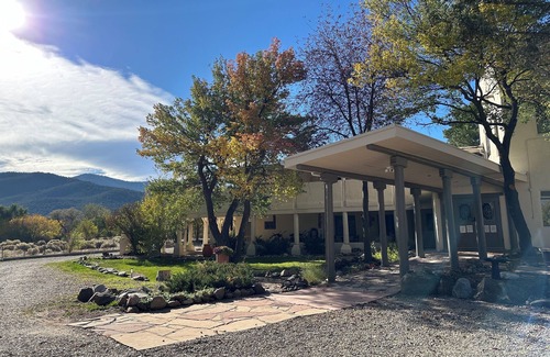 Taos Apartment | Triple Queen Room w/shared deck - 14