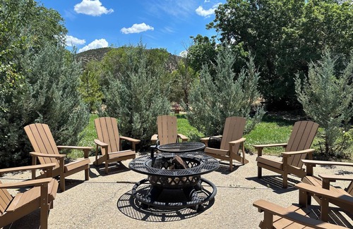 Taos Apartment | Triple Queen Room w/shared deck - 14