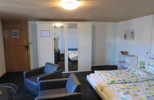 Anjeux Bed & Breakfast | Triple room-Basic-Ensuite-Jura