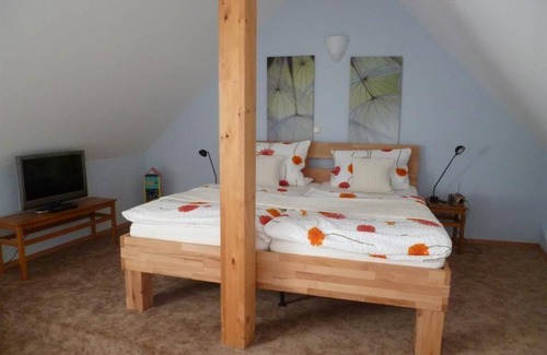 Weisenheim am Berg Bed & Breakfast | Triple room - Chardonnay - Alter Winzerhof