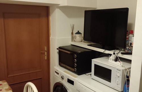 Rione Sanita House | Triple room + extra bed for children in detached house with garden