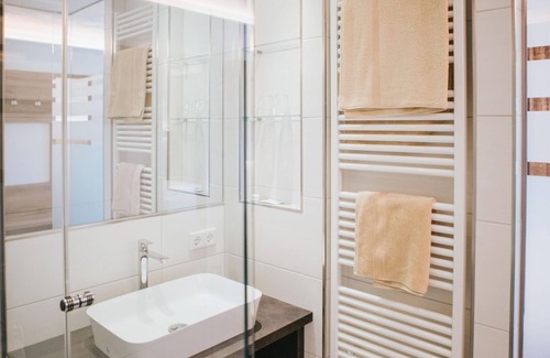 Thalgau Bed & Breakfast | Triple Room - Gasthof Betenmacher