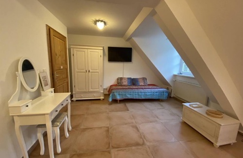 Kleinkarlbach Bed & Breakfast | Triple room Ibiza - Felsenmühle Neuleiningen